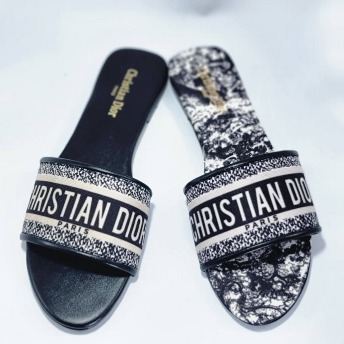CHRISTIAN DIOR