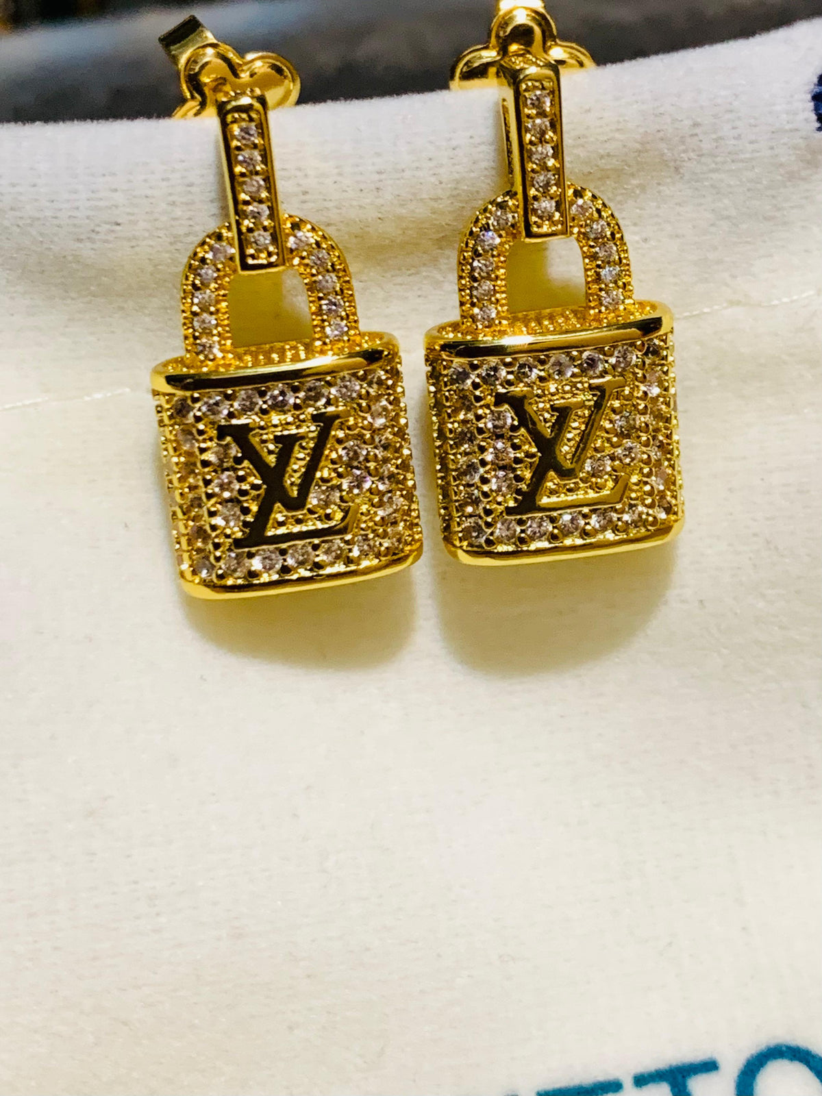 Lv earings